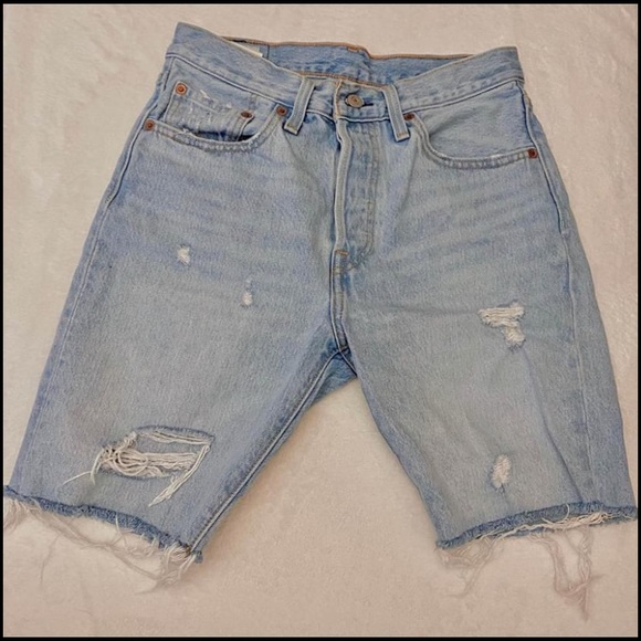 Aritzia X Levi’s 501 Bermuda shorts - Picture 6 of 8